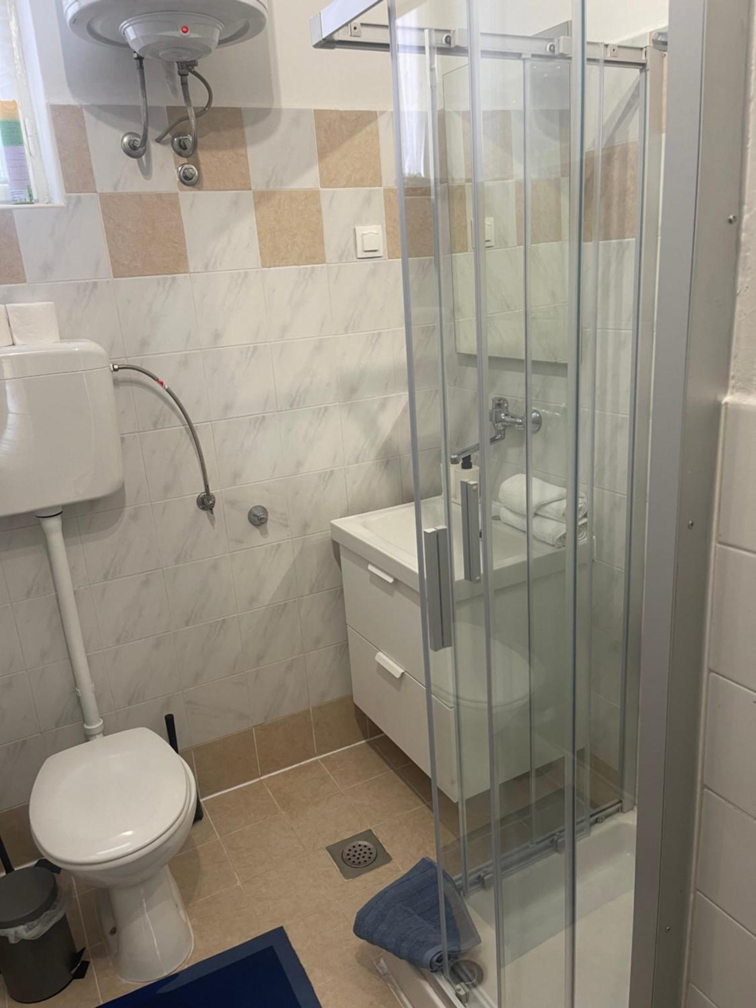 Retreat Apartments With Free Parking Pula Exterior photo